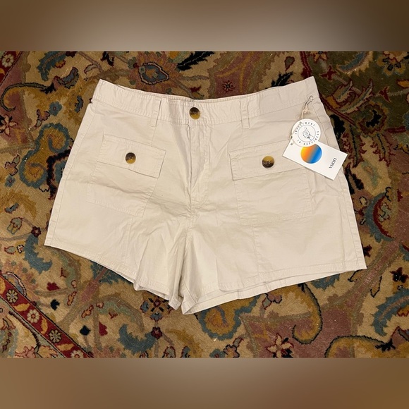 Vuori Pants - NWT Women's Vuori Vintage Ripstop Utility Shorts NWT